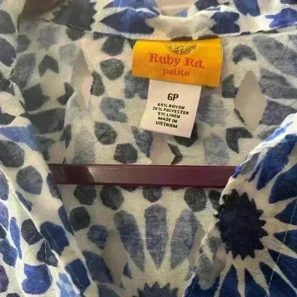 6P gorgeous blue and white button up blouse - Picture 3 of 11